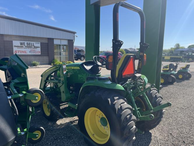 John Deere 3033R