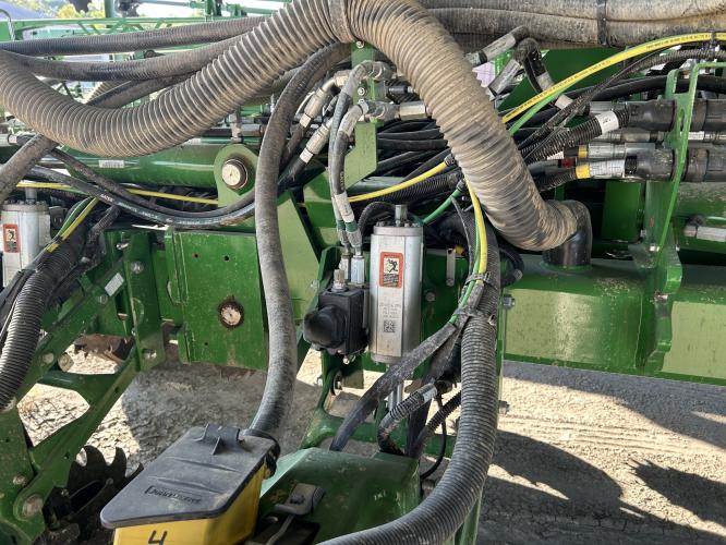 John Deere 1775