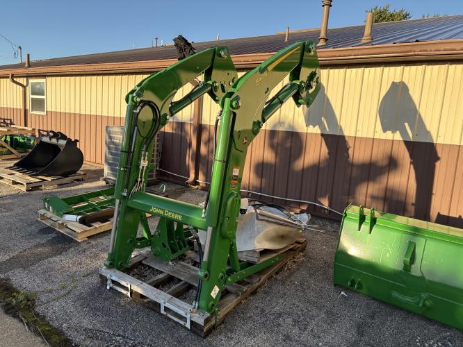 John Deere NEW 540R Loader