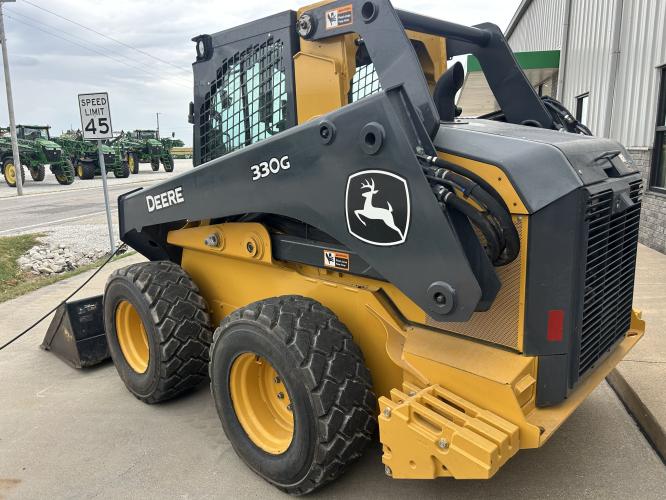 John Deere 330G