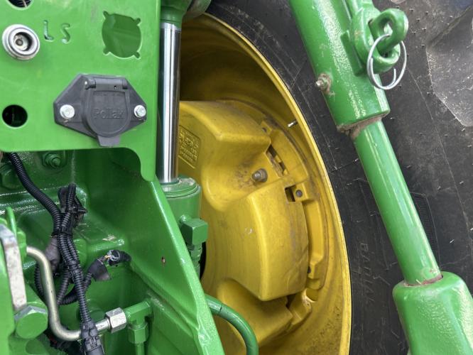 John Deere 8320R