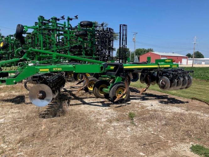 John Deere 2720