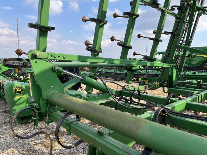 John Deere 2210