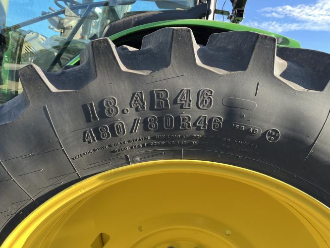 John Deere 6215R