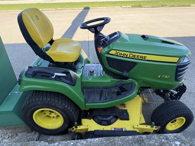John Deere X730