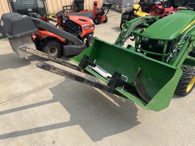 John Deere 1023E