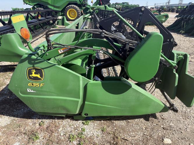 John Deere 635F