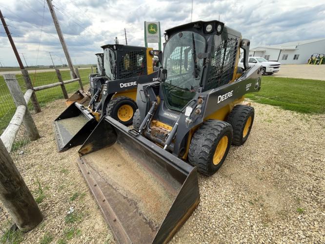 John Deere 320G