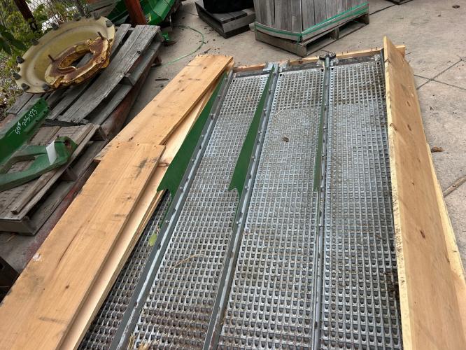 John Deere AXE62796 GP chaffer