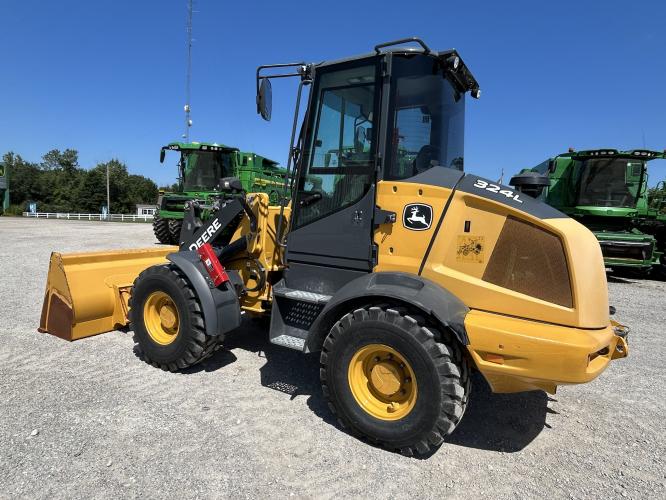 John Deere 324L