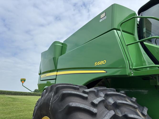 John Deere S680