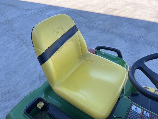 John Deere X744