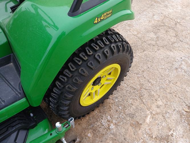 John Deere X739