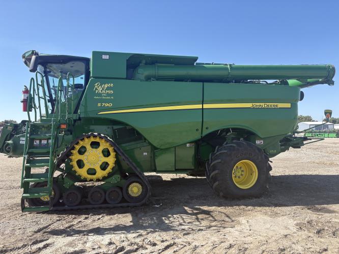 John Deere S790