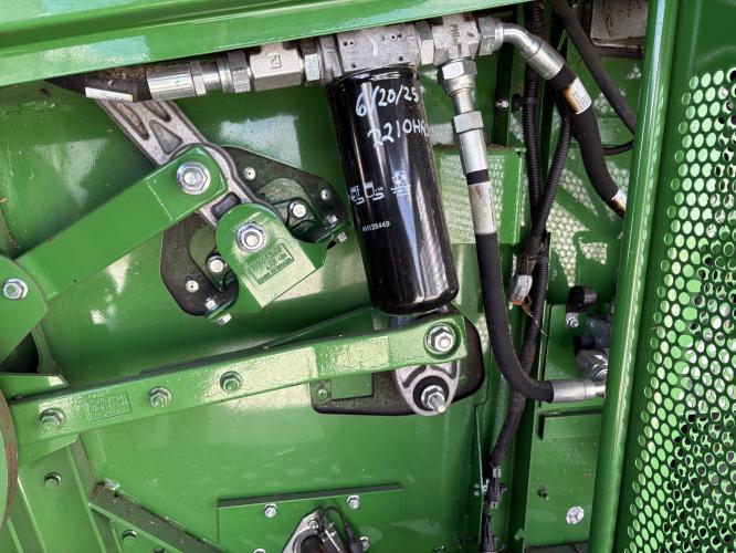 John Deere S670