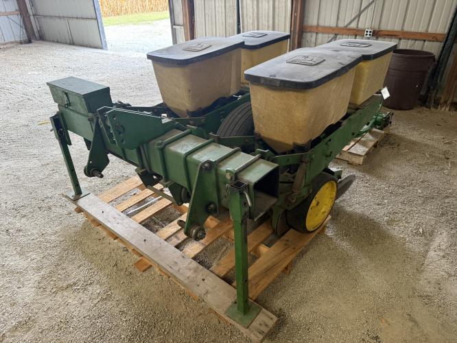 John Deere 7000
