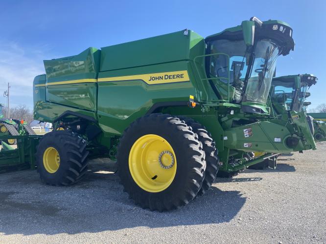 John Deere S7 700