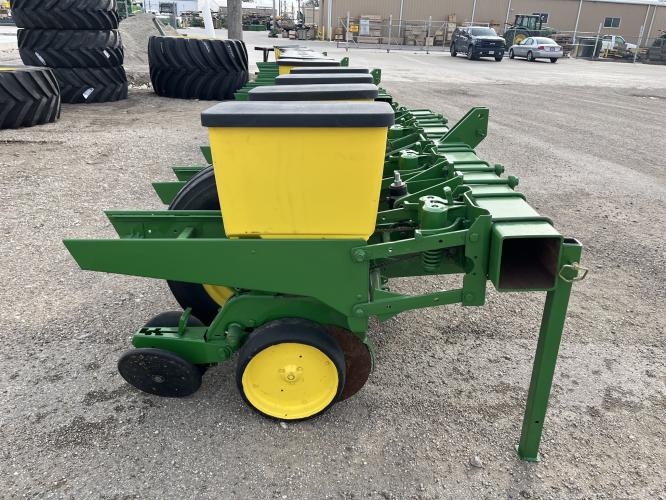 John Deere 7200
