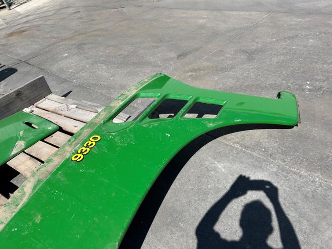 John Deere R320451 RH SIDE PANEL
