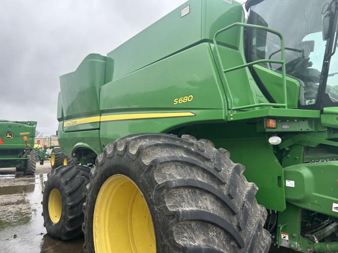 John Deere S680