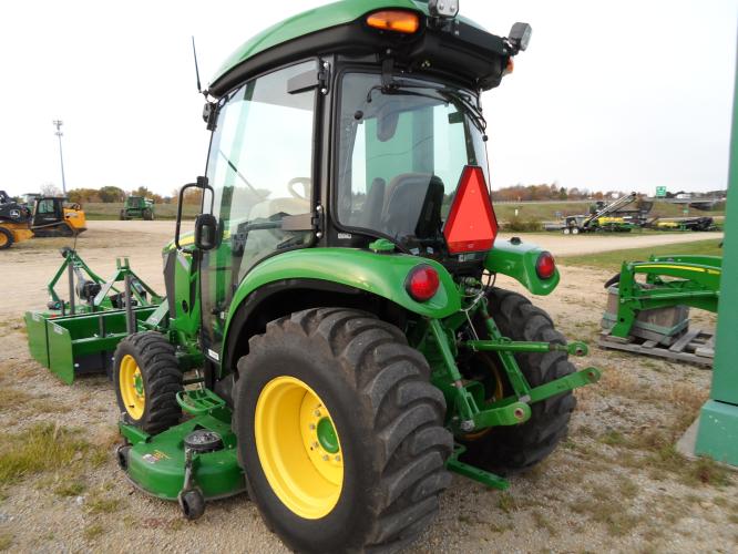 John Deere 3039R