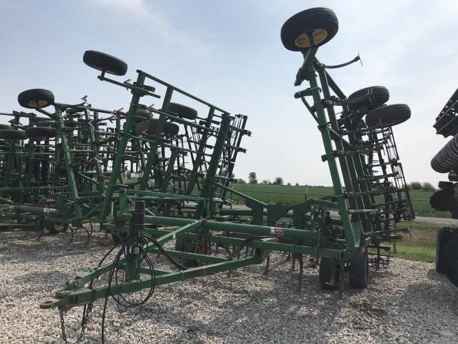 John Deere 2210