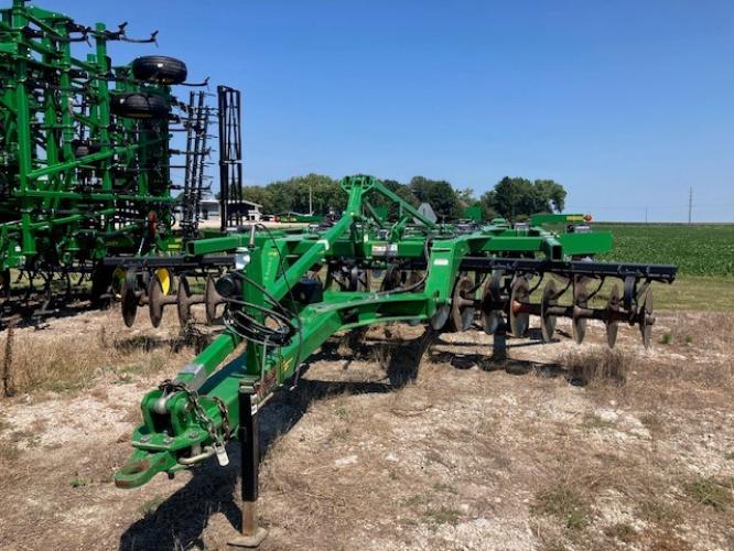 John Deere 2720