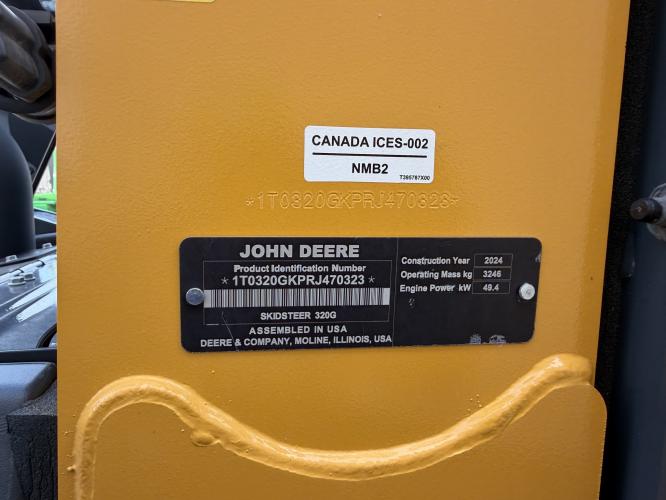 John Deere 320G