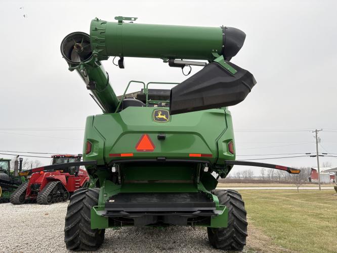 John Deere X9 1100