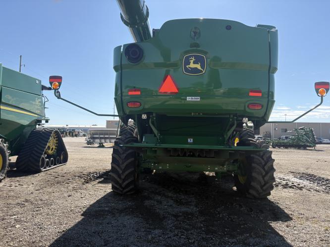 John Deere S770