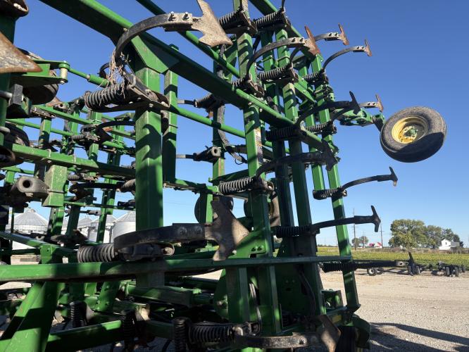 John Deere 2210
