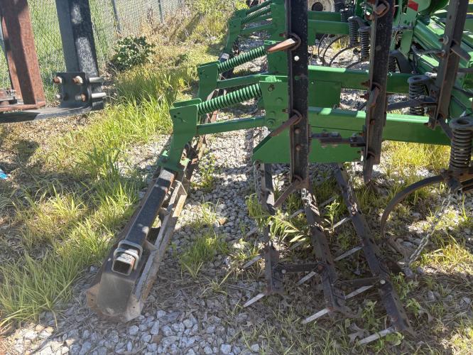 John Deere 2210