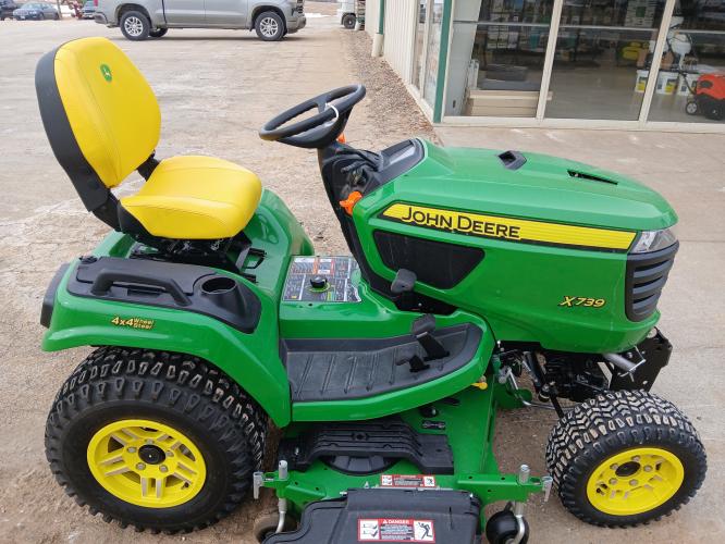 John Deere X739