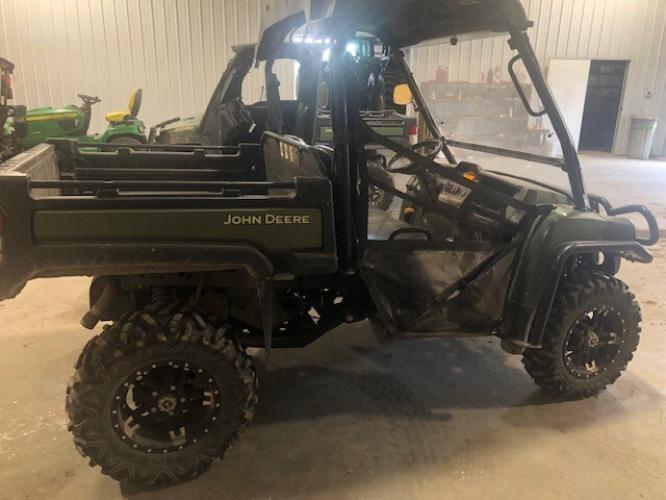 John Deere 825M