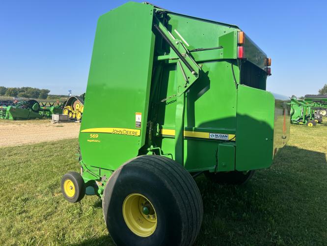 John Deere 569