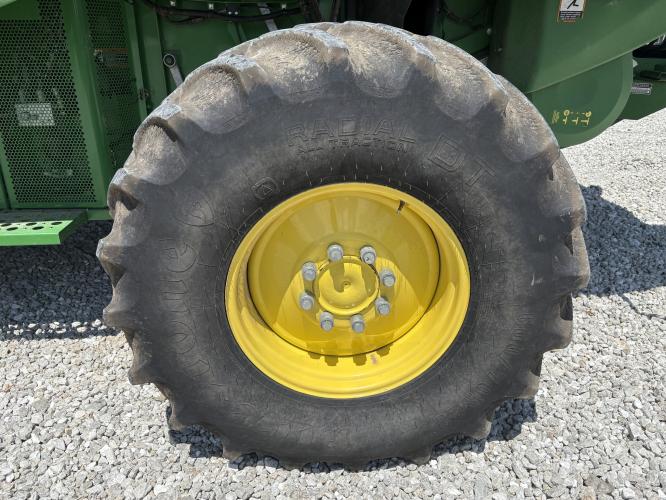 John Deere S670