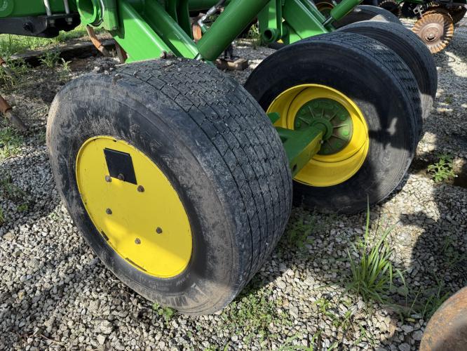 John Deere 2730