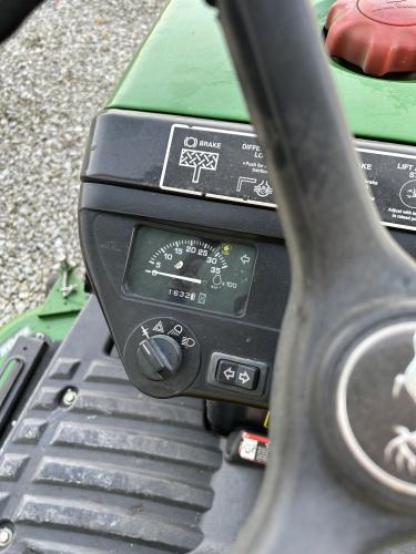 John Deere 2210