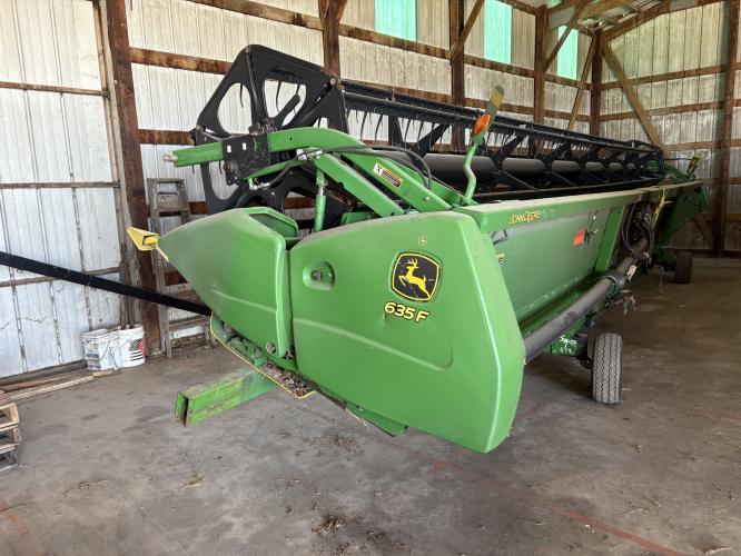 John Deere 635F