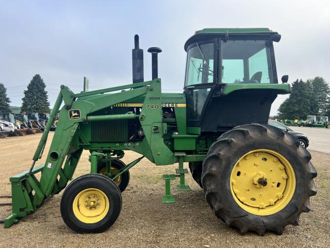 John Deere 4250