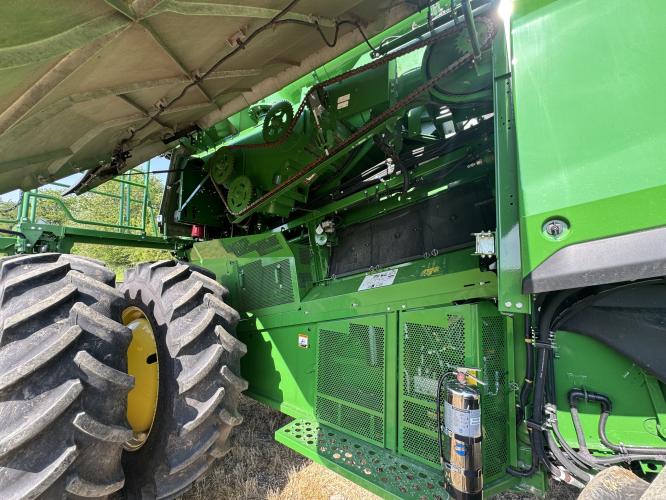 John Deere S7 700