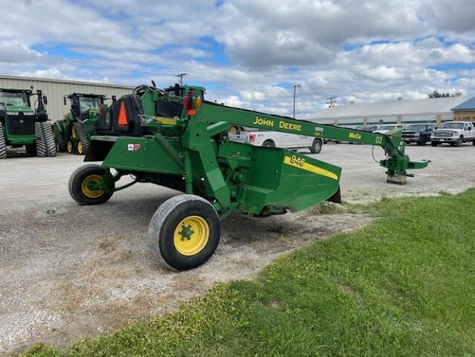 John Deere 946