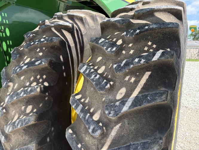 John Deere S670