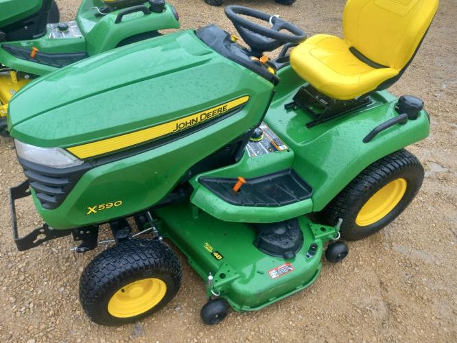 John Deere X590