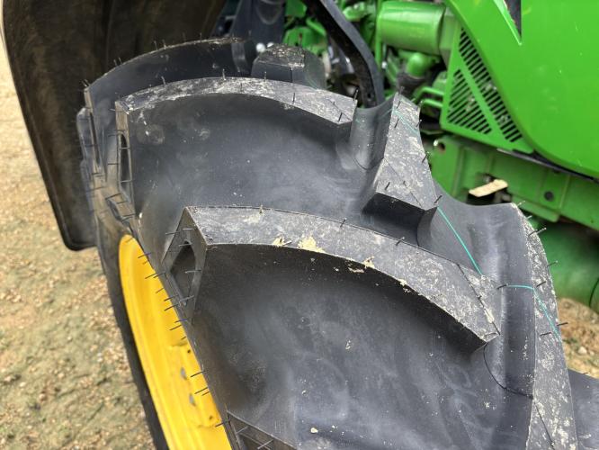 John Deere 5100E