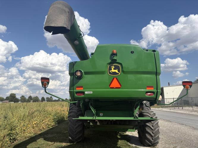 John Deere S670