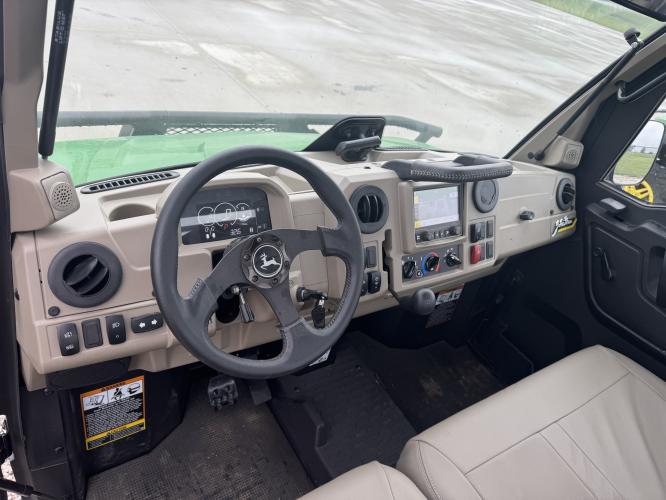 John Deere XUV835R Signature