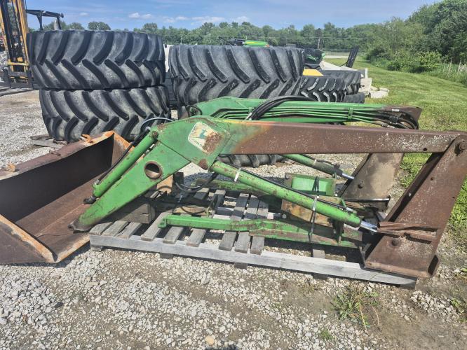 John Deere 148