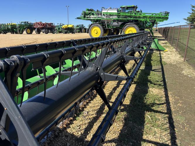 John Deere 635F