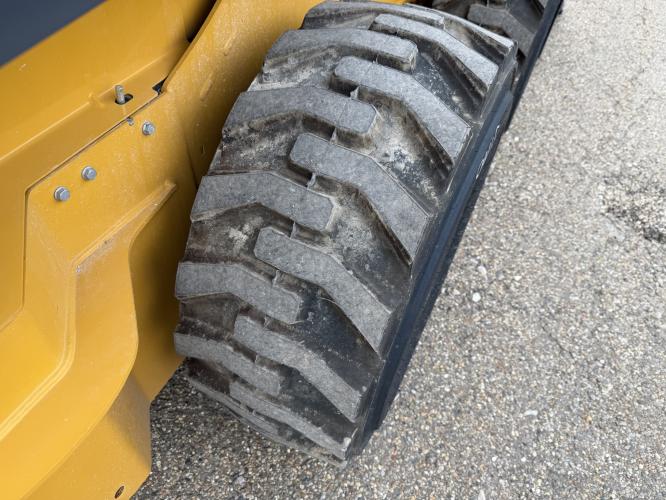 John Deere 320G